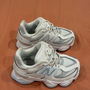 New Balance Kids' Cream and Blue Sneakers (Wide fit)